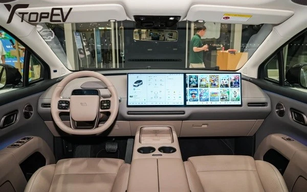 Li i8 interior Li i8 interior